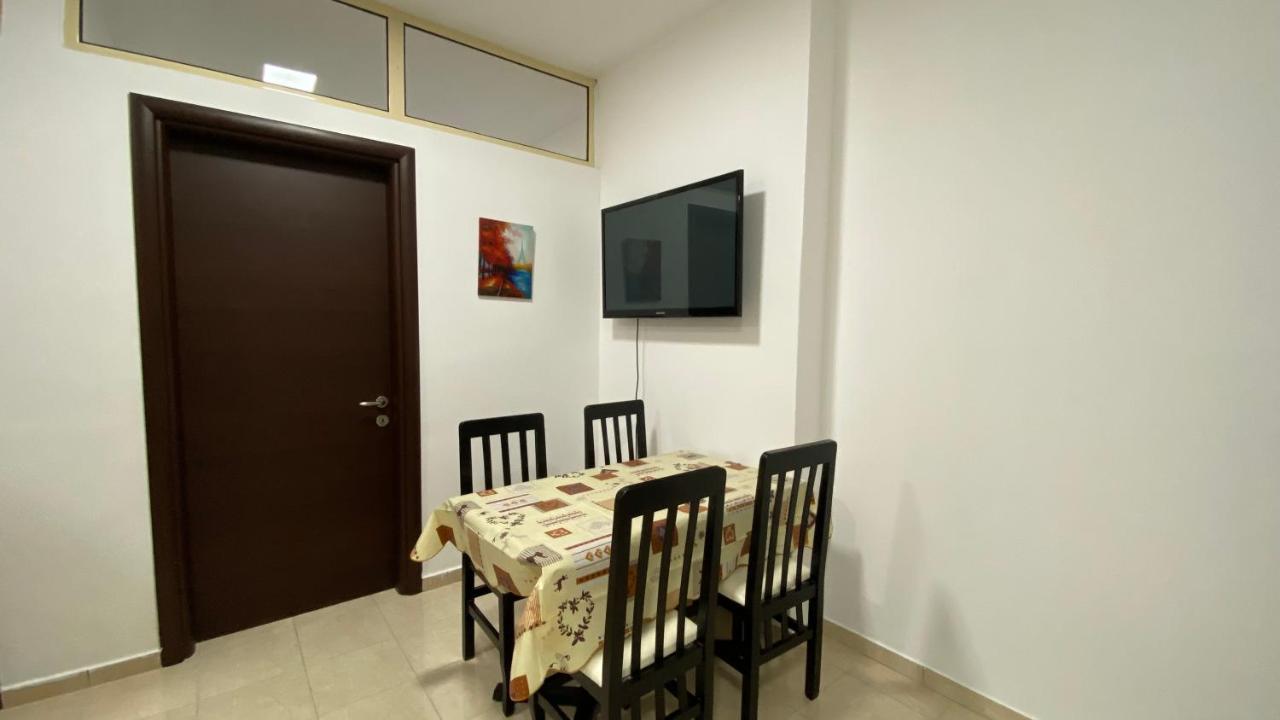 Anna'S Apartament Lushnjë 外观 照片